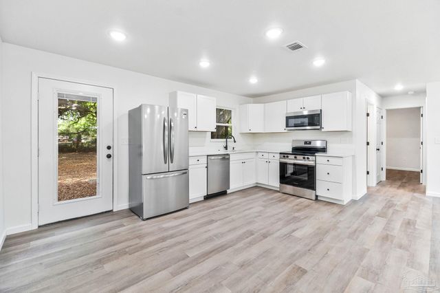 6492 Gaynell Ave, Milton, FL 32570