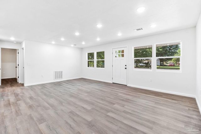 6492 Gaynell Ave, Milton, FL 32570