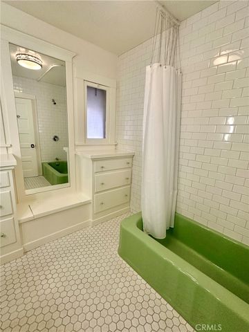 373 Gladys, Long Beach, CA 90814