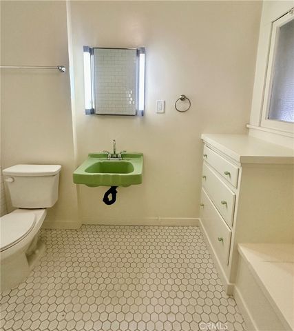 373 Gladys, Long Beach, CA 90814