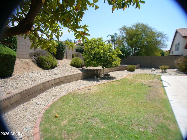 2838 E CALAVAR Road, Phoenix, AZ 85032