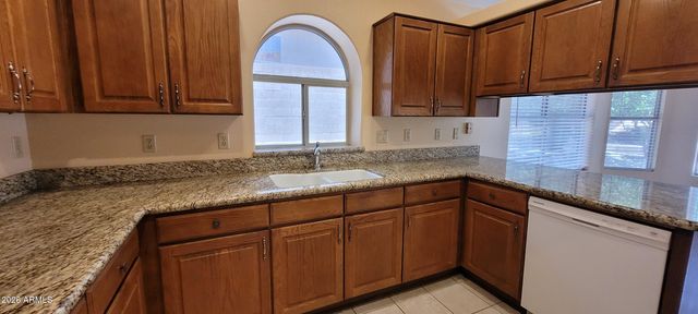 2838 E CALAVAR Road, Phoenix, AZ 85032
