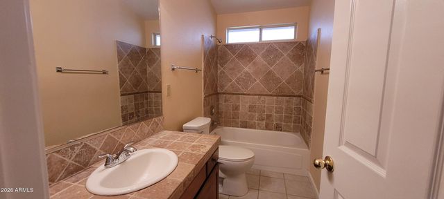 2838 E CALAVAR Road, Phoenix, AZ 85032