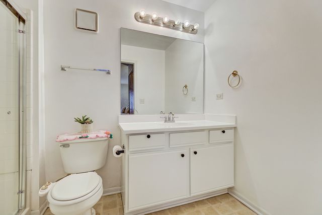 1212 Hillsborough Court, Crystal Lake, IL 60014