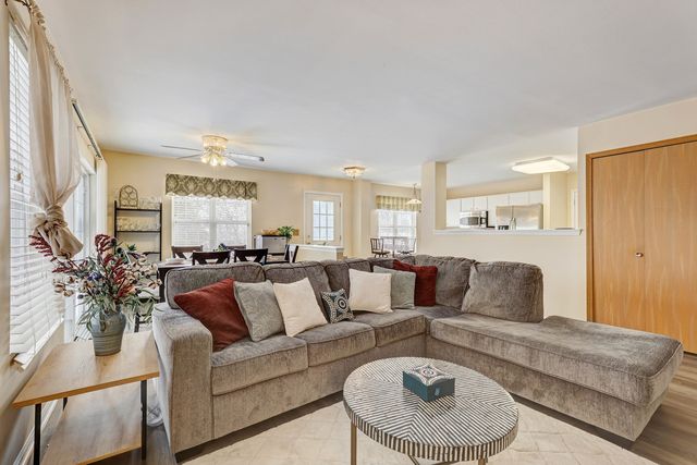 1212 Hillsborough Court, Crystal Lake, IL 60014