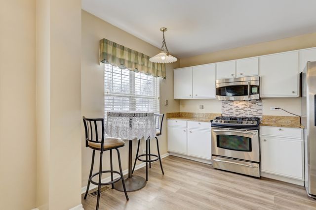 1212 Hillsborough Court, Crystal Lake, IL 60014