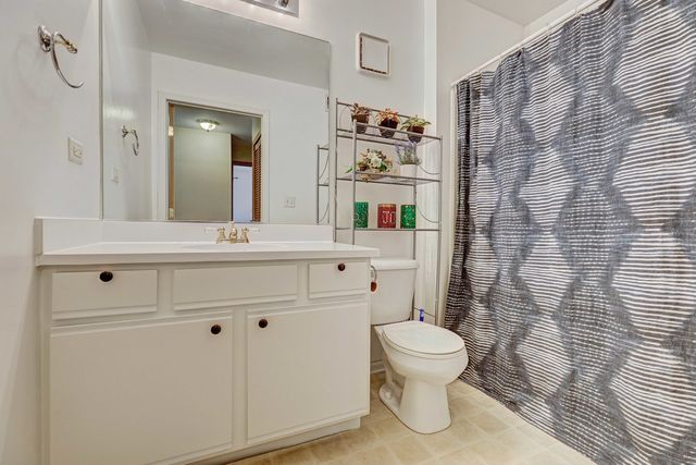 1212 Hillsborough Court, Crystal Lake, IL 60014