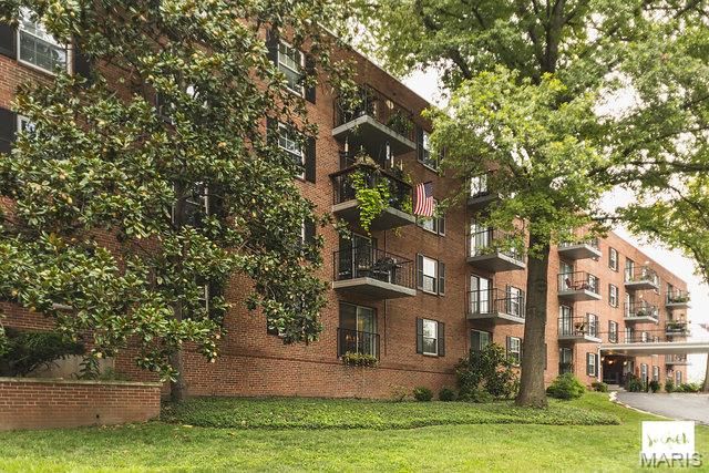55 S Gore 1 H, Webster Groves, MO 63119