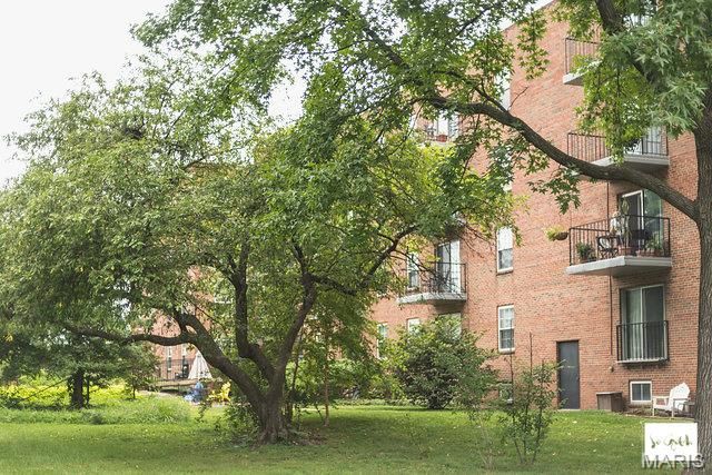 55 S Gore 1 H, Webster Groves, MO 63119