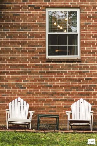 55 S Gore 1 H, Webster Groves, MO 63119
