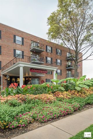 55 S Gore 1 H, Webster Groves, MO 63119