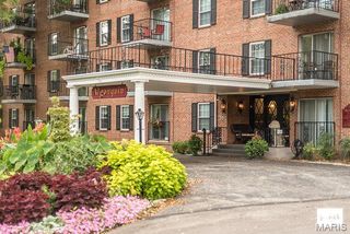 55 S Gore 1 H, Webster Groves, MO 63119