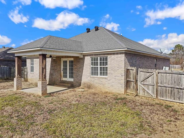 8 Bishop Lane, Conway, AR 72032