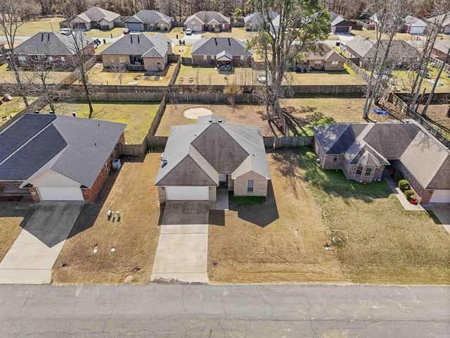 8 Bishop Lane, Conway, AR 72032