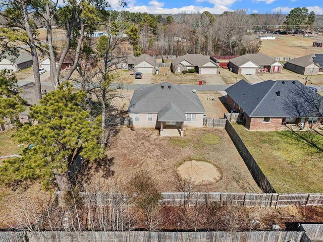 8 Bishop Lane, Conway, AR 72032