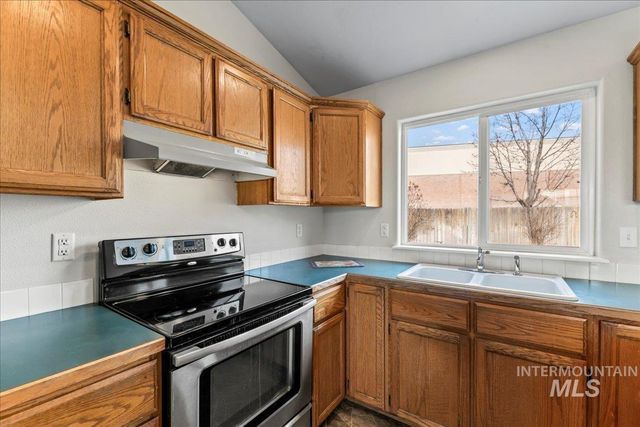 1918 N Cliffrock Rd, Nampa, ID 83651