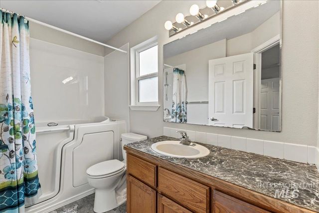 1918 N Cliffrock Rd, Nampa, ID 83651