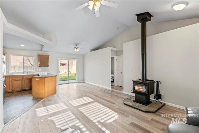 1918 N Cliffrock Rd, Nampa, ID 83651