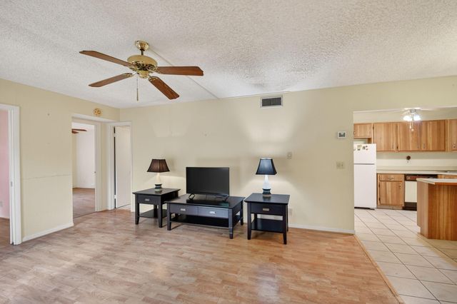328 Pine Ridge Circle C-1, Greenacres, FL 33463