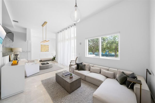 400 Alton Rd TH-1A, Miami Beach, FL 33139