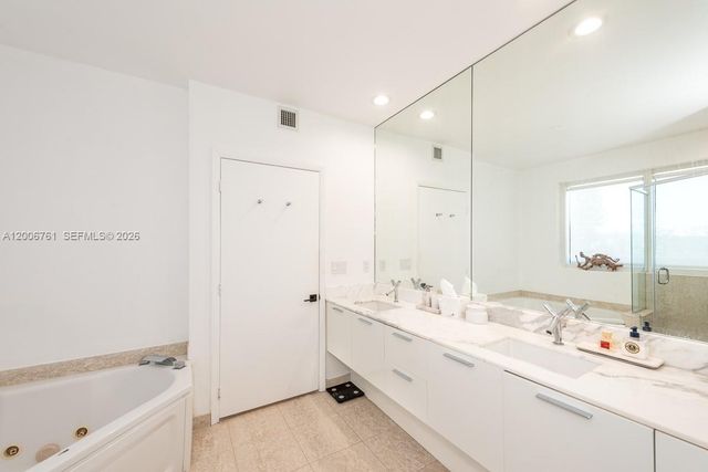 400 Alton Rd TH-1A, Miami Beach, FL 33139