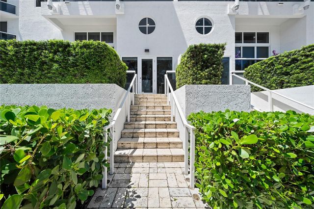 400 Alton Rd TH-1A, Miami Beach, FL 33139