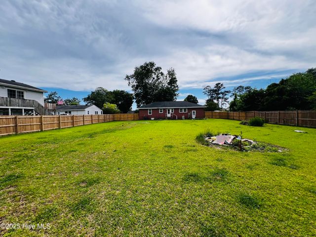 918 Greenfield Heights Boulevard, Havelock, NC 28532