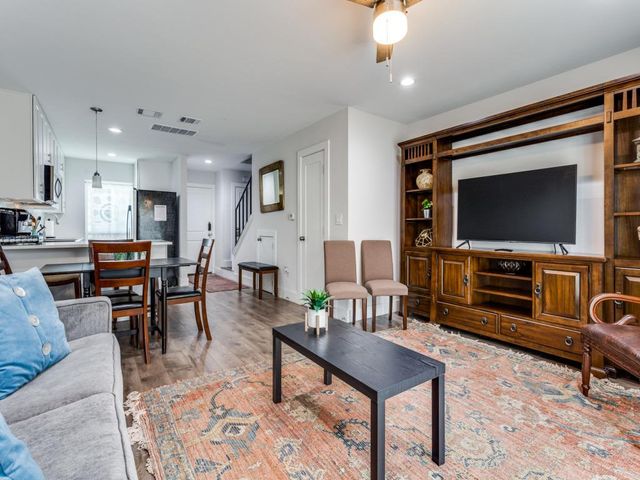 3806 Southway DR 102, Austin, TX 78704