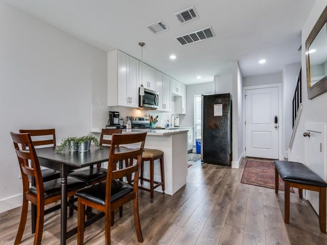 3806 Southway DR 102, Austin, TX 78704