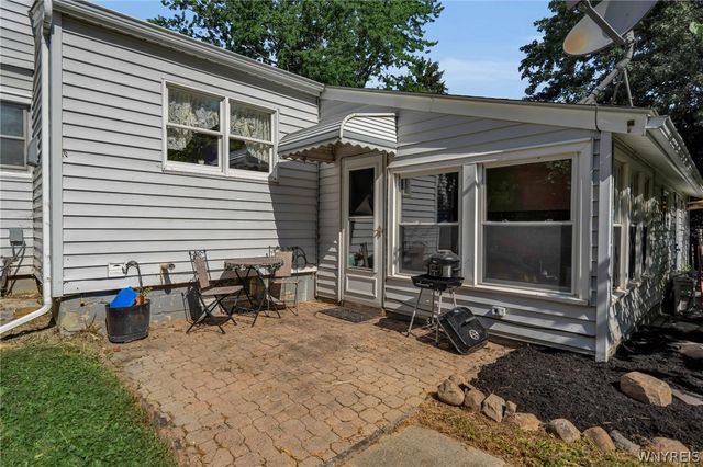 5841 Lakecrest Drive, Hamburg, NY 14085