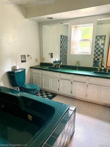 2595 Evergreen Lane, Port Huron, MI 48060