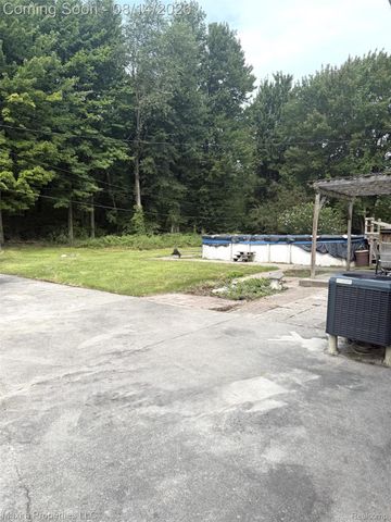 2595 Evergreen Lane, Port Huron, MI 48060