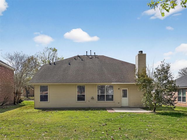 80 La Costa Drive, Montgomery, TX 77356