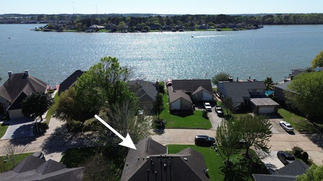 80 La Costa Drive, Montgomery, TX 77356