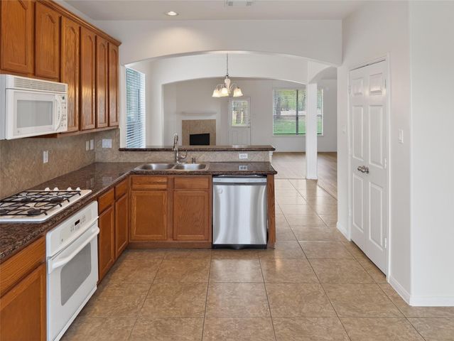 80 La Costa Drive, Montgomery, TX 77356