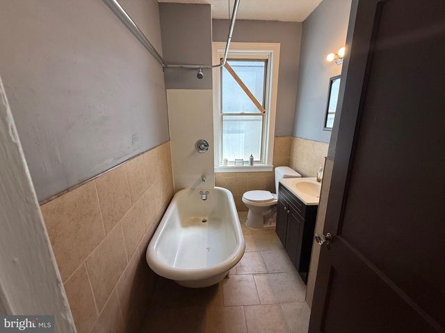 5052 WAYNE AVE, Philadelphia, PA 19144