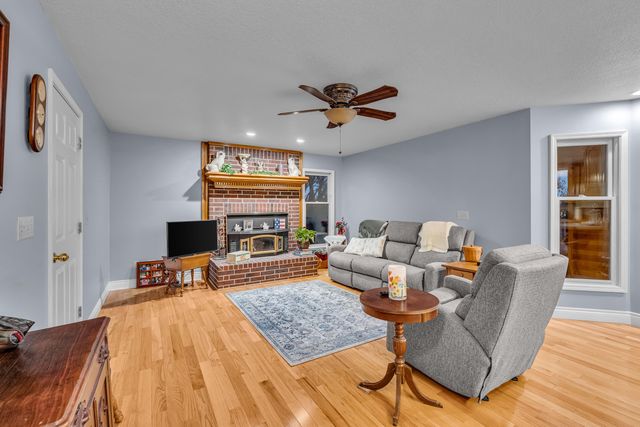 8244 County Road 8040, West Plains, MO 65775