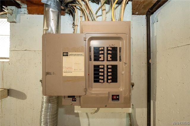 77 Patricia Drive, West Seneca, NY 14224