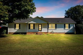 145 Hawkins Dr, Smithville, TN 37166