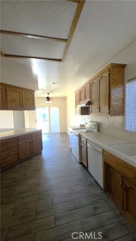 9909 Mona Lisa Ln, Bakersfield, CA 93312