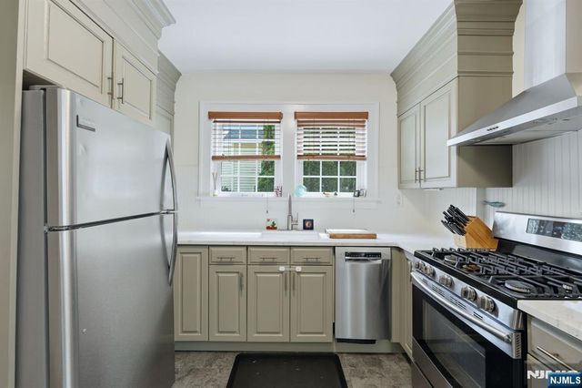50 Payne Avenue, Midland Park, NJ 07432
