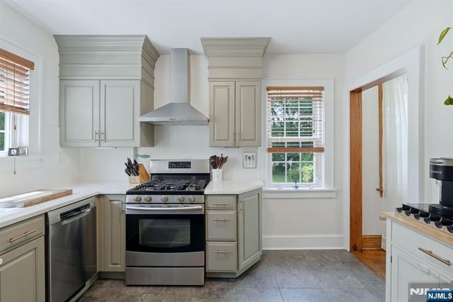 50 Payne Avenue, Midland Park, NJ 07432