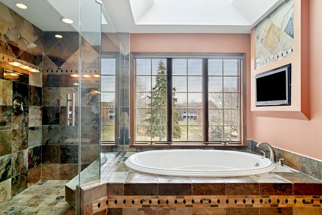 1515 Galloway Drive, Inverness, IL 60010