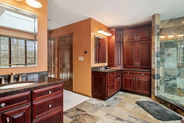 1515 Galloway Drive, Inverness, IL 60010