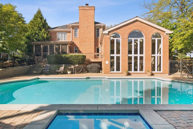 1515 Galloway Drive, Inverness, IL 60010