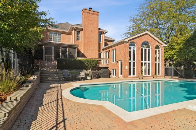 1515 Galloway Drive, Inverness, IL 60010