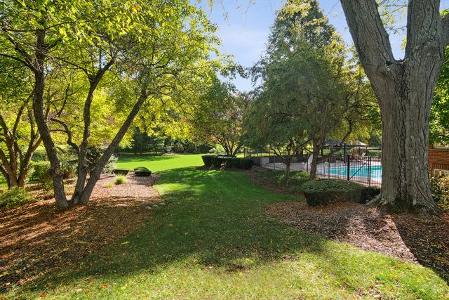 1515 Galloway Drive, Inverness, IL 60010