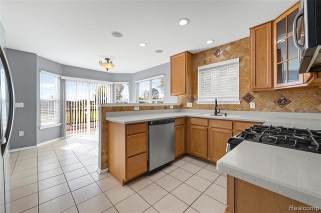 12922 Heritage, Warren, MI 48089