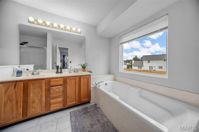 147 Black Lantern Trail, St Peters, MO 63376