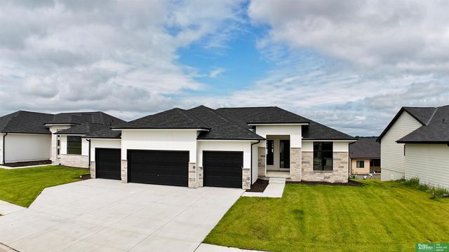 5504 N 212th Avenue, Elkhorn, NE 68022